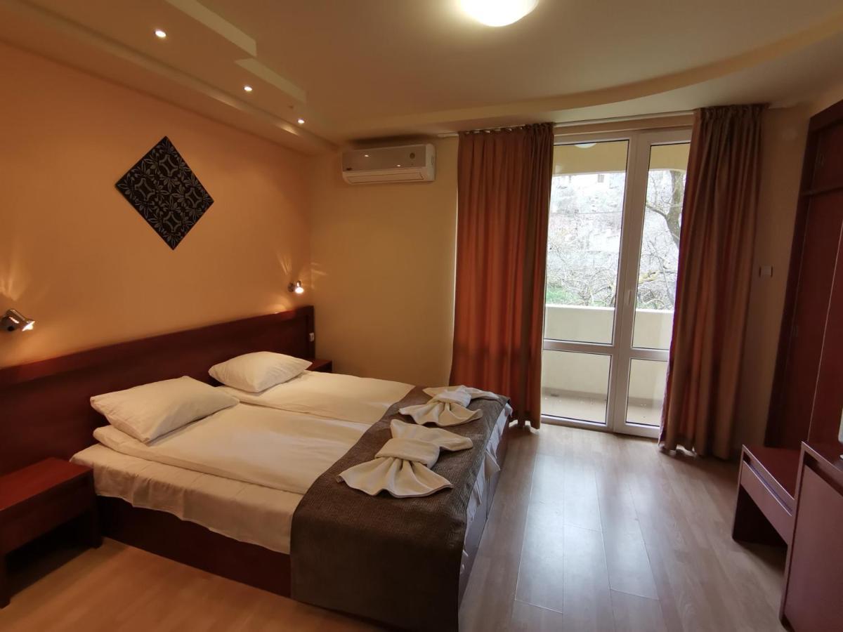 Paris Hotel Балчик Экстерьер фото