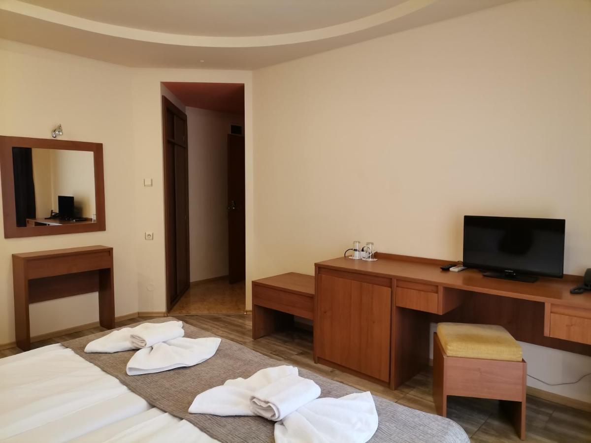Paris Hotel Балчик Экстерьер фото