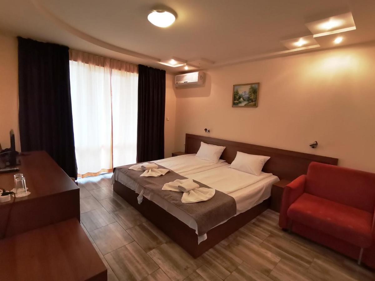 Paris Hotel Балчик Экстерьер фото