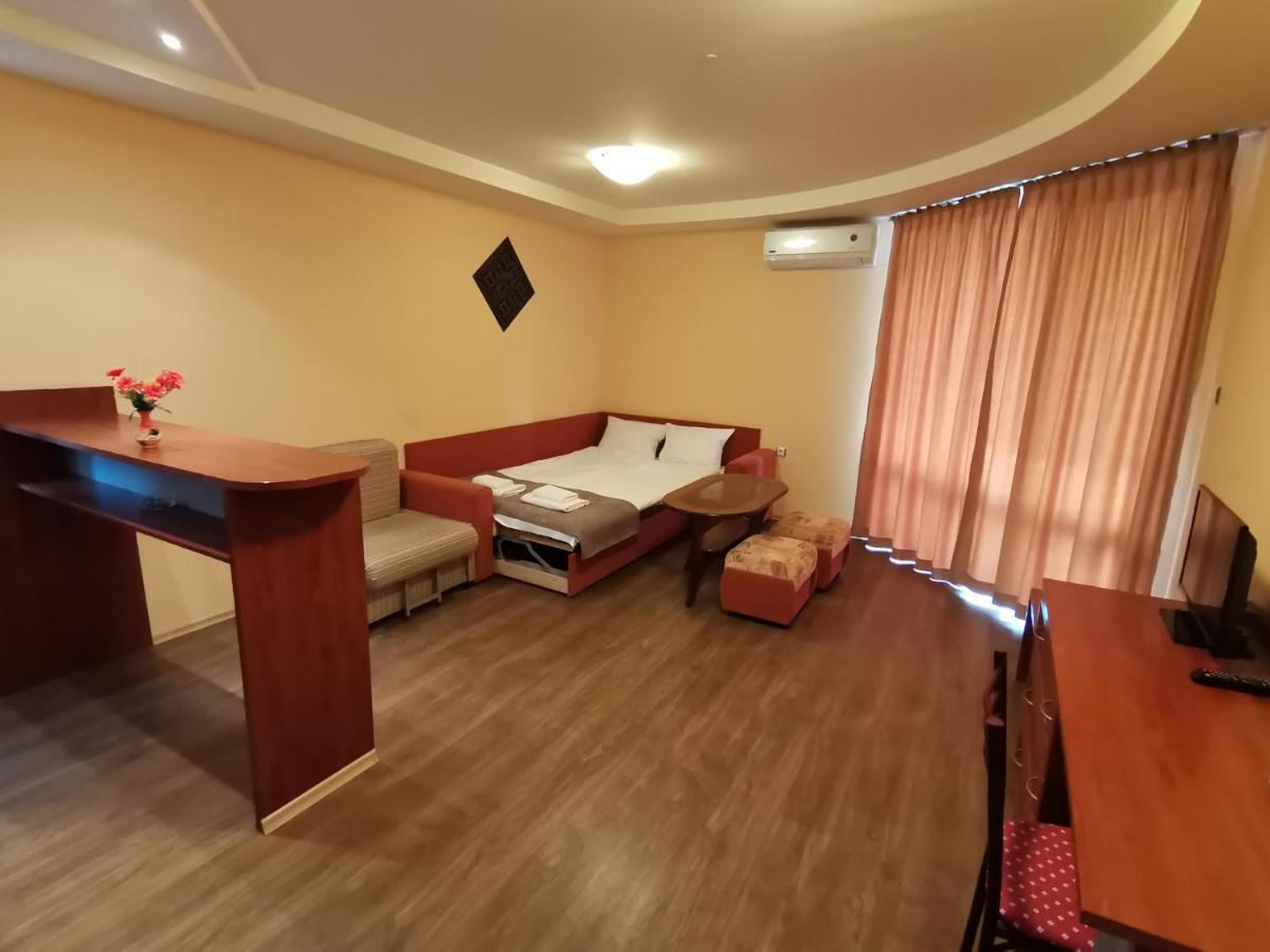 Paris Hotel Балчик Экстерьер фото