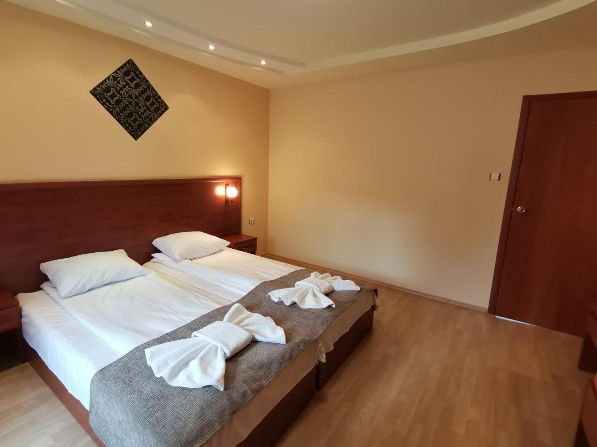 Paris Hotel Балчик Экстерьер фото
