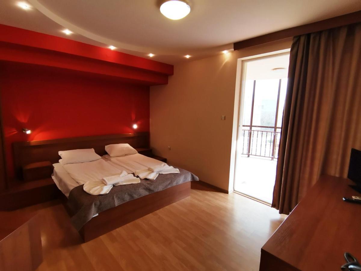 Paris Hotel Балчик Экстерьер фото